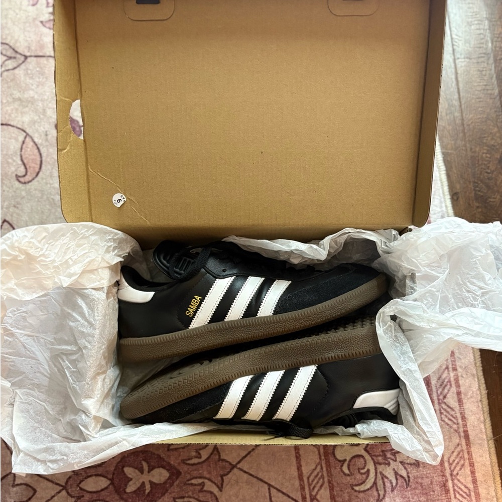 Classic black sambas🖤